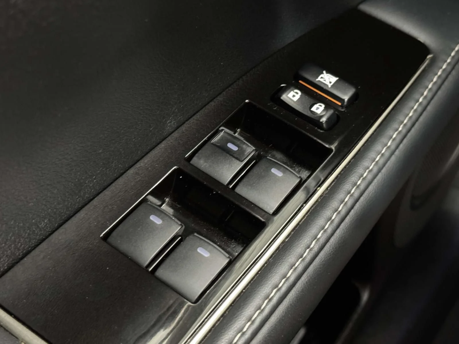Used 2016 White Lexus 350 image 28