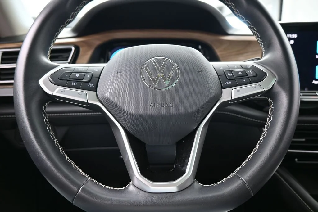 Used 2024 Gray Volkswagen 2.0T SE w/Technology image 27