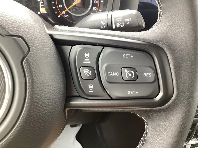 New 2026 Bright White Clear-Coat Exterior Paint Jeep Mojave image 11