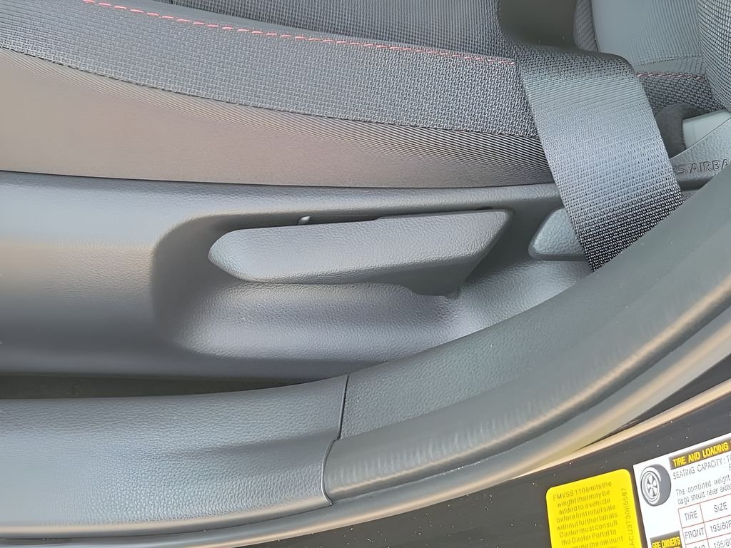 2026 Toyota Prius Plug-in Hybrid SE - Photo 29