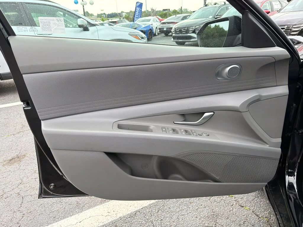 Used 2026 Black Hyundai Blue image 10