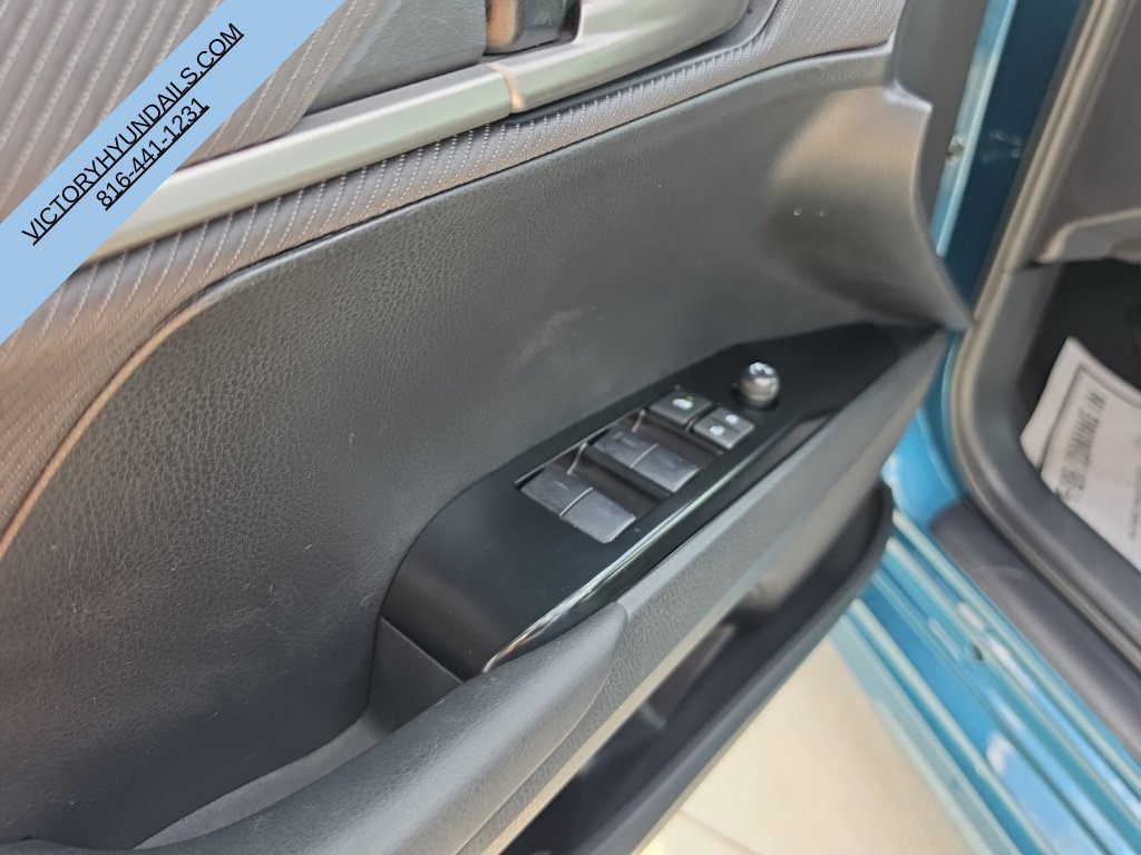 Used 2025  Toyota SE image 15