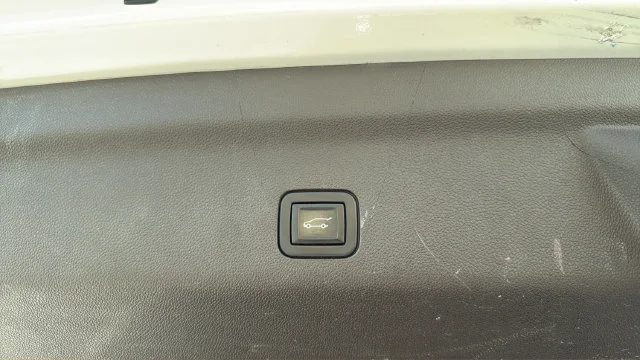 Used 2022 Beige Chevrolet Z71 image 39