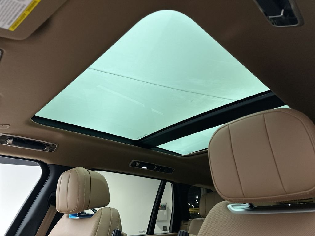 New 2026 Fuji White Land Rover SE image 11