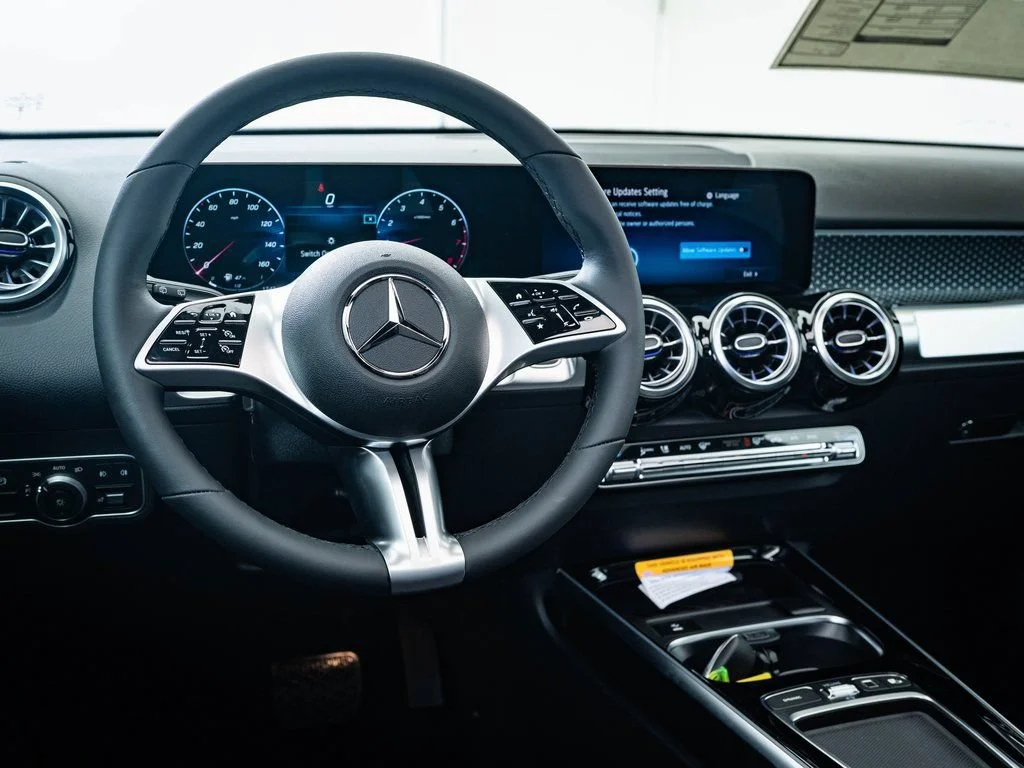 Used 2026 Mountain Gray Metallic Mercedes-Benz GLB 250 image 23