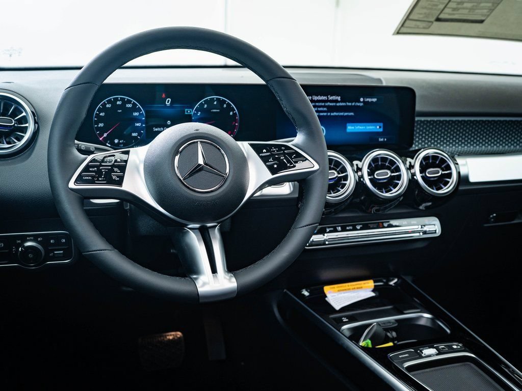 Used 2026 Mountain Gray Metallic Mercedes-Benz GLB 250 image 23