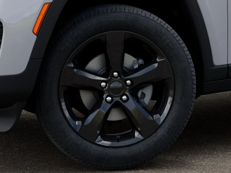 New 2025 Bright White Clear-Coat Exterior Paint Jeep Laredo image 34