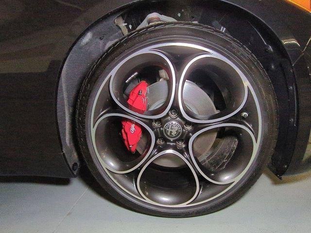 New 2025 Vulcano Black Metallic Exterior Paint Alfa Romeo  image 9