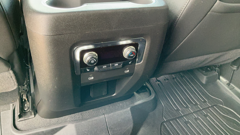 Used 2024 White GMC AT4 image 10