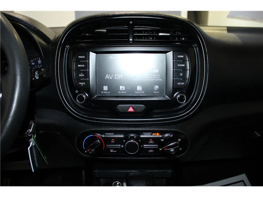 Used 2020 Snow White Pearl Kia LX image 29