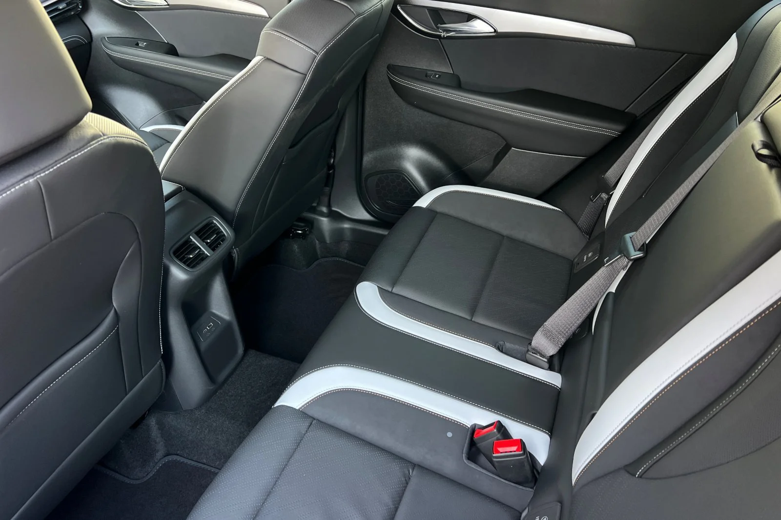 2026 Buick Envision Sport Touring - Photo 11