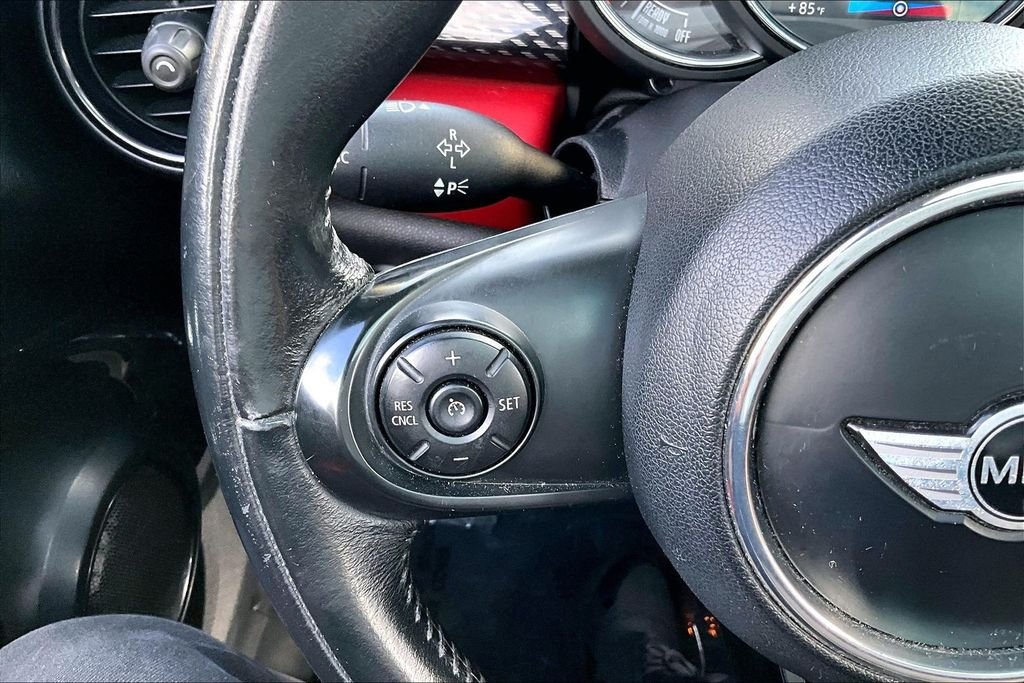 Used 2016 Red MINI Base image 10