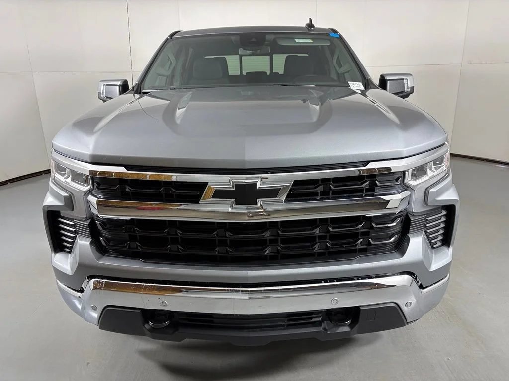 New 2026 Sterling Gray Metallic Chevrolet LT image 4
