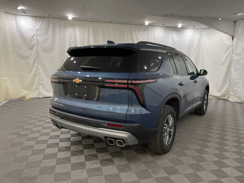 Used 2026 Lakeshore Blue Metallic Chevrolet LT image 5