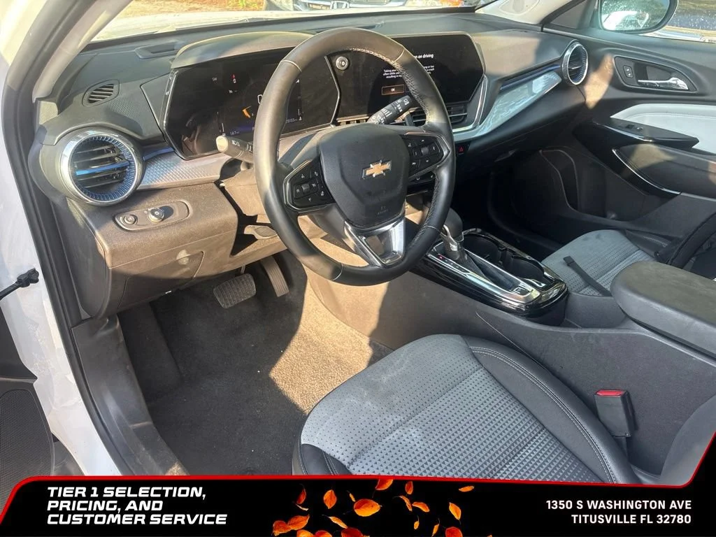 Used 2025 Summit White Chevrolet LT image 9