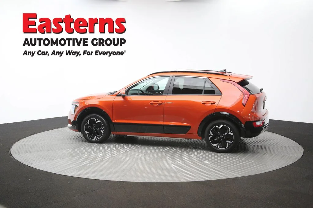 Used 2023 Red Kia Wind image 61