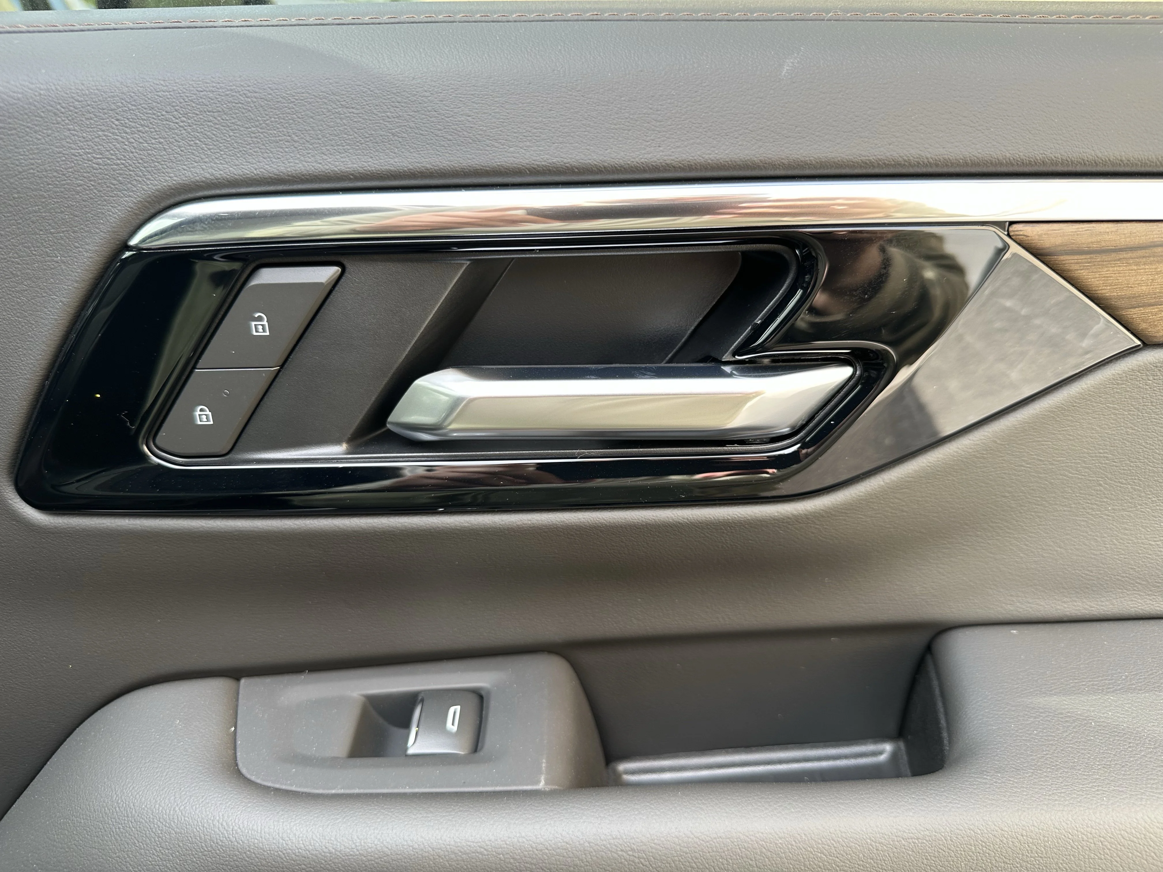 New 2026 Polar White Tricoat Chevrolet High Country image 21