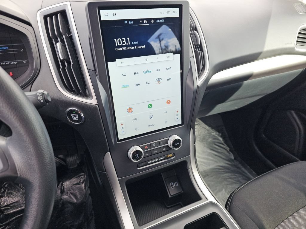 Used 2022 Oxford White Ford SE image 31
