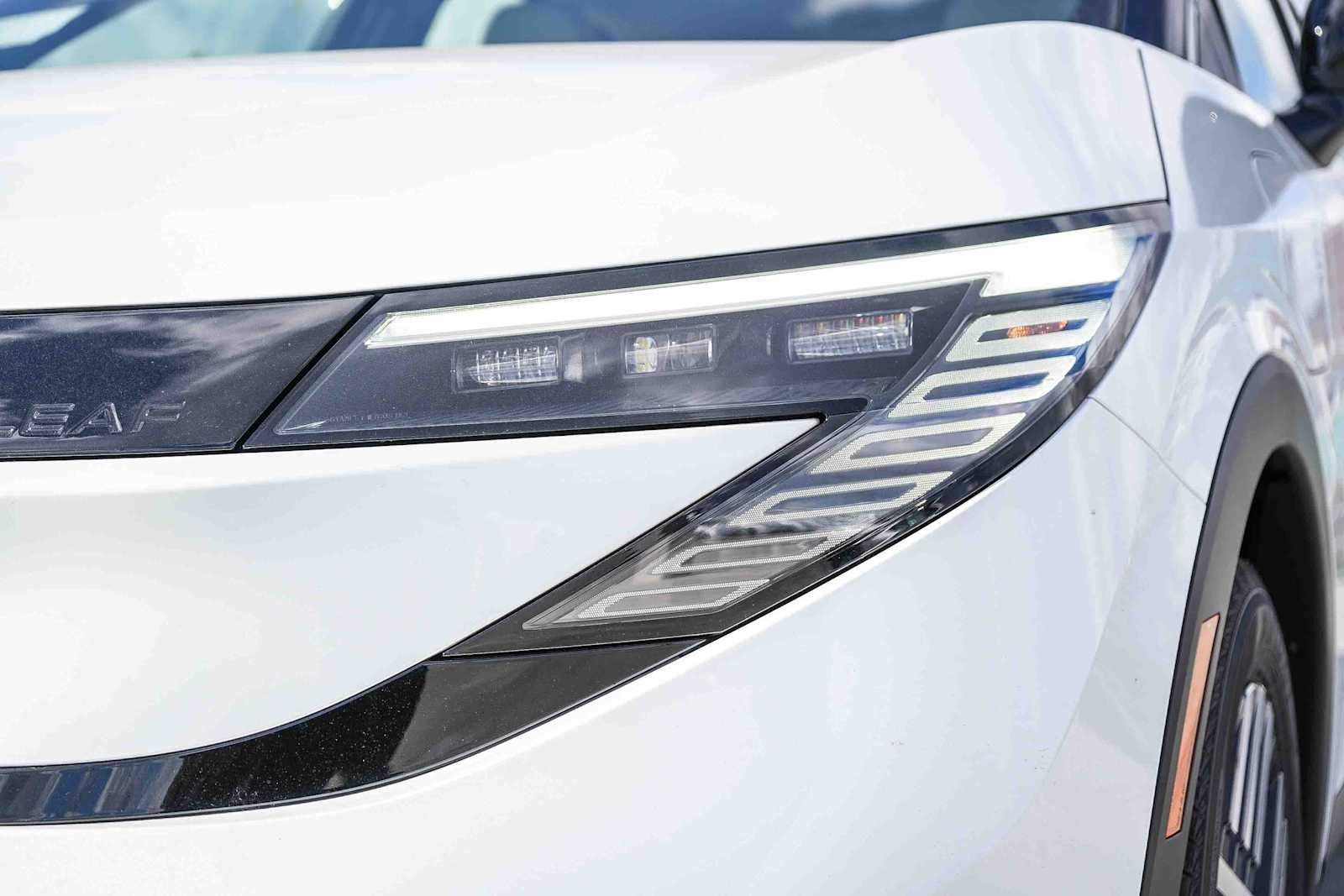 New 2026 Everest White Pearl TriCoat / Super Black Two-tone Nissan SV+ image 4