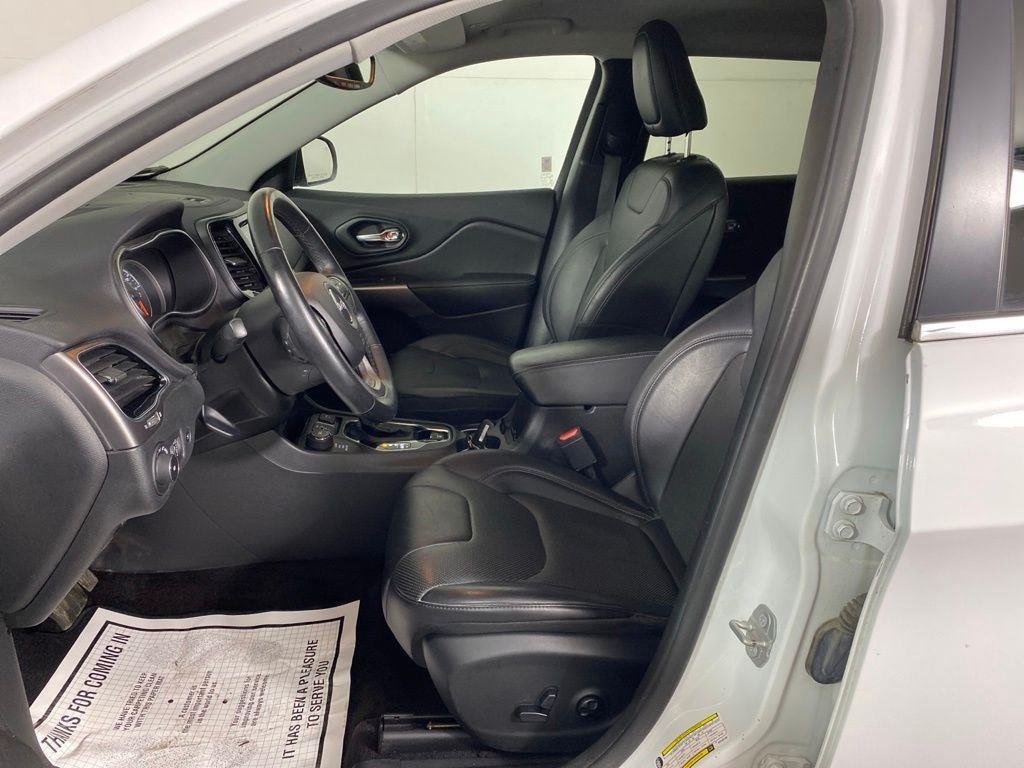 Used 2019 Bright White Clearcoat Jeep Limited image 9