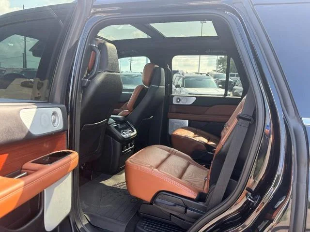 Used 2021 Black Lincoln  image 11