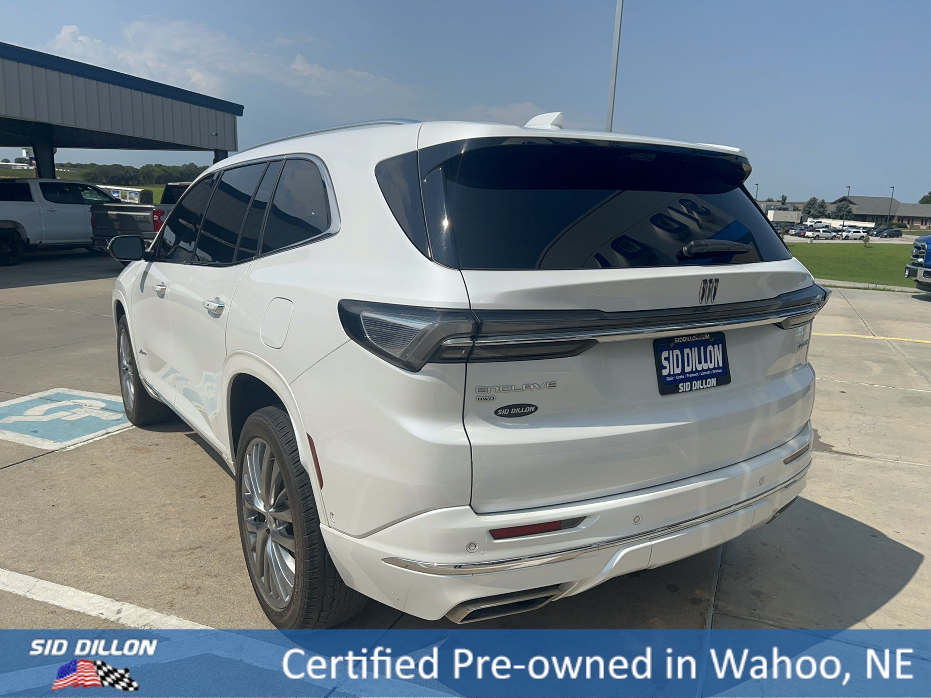 Used 2025 White Frost Tricoat Buick Avenir image 3