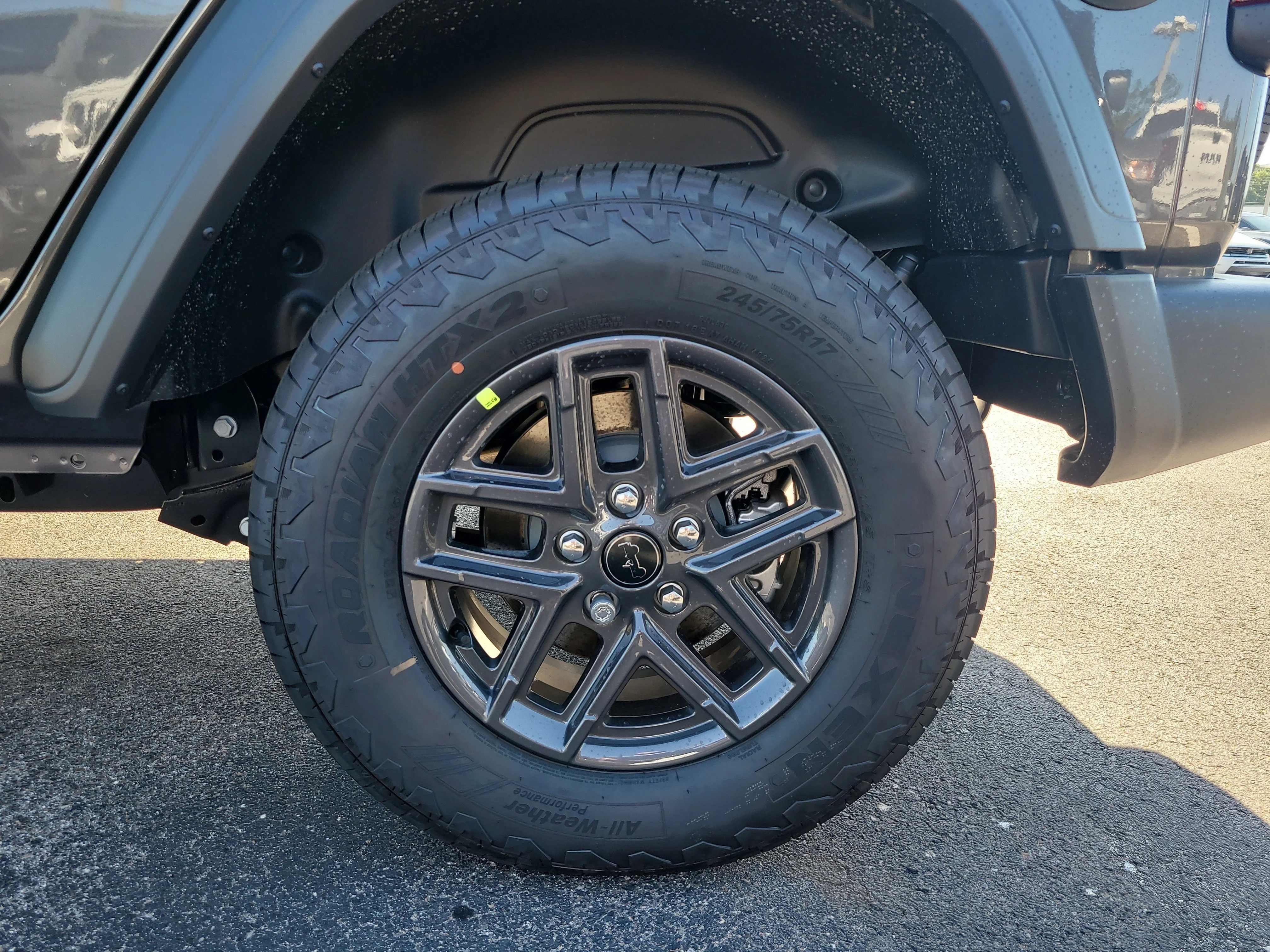 New 2026 Granite Crystal Metallic Clearcoat Jeep Sport S image 9