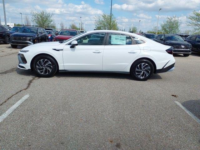 2026 Hyundai Sonata Blue's photo