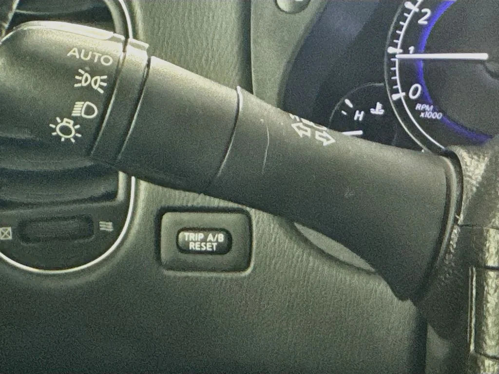 Used 2015 Black Obsidian INFINITI Journey image 13