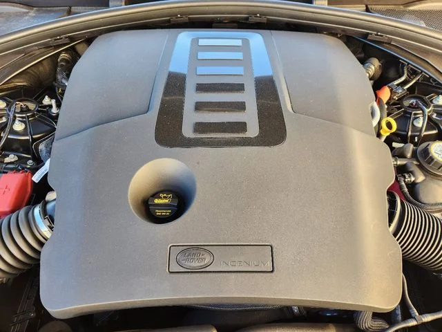 Used 2025 Black Land Rover Dynamic SE image 21