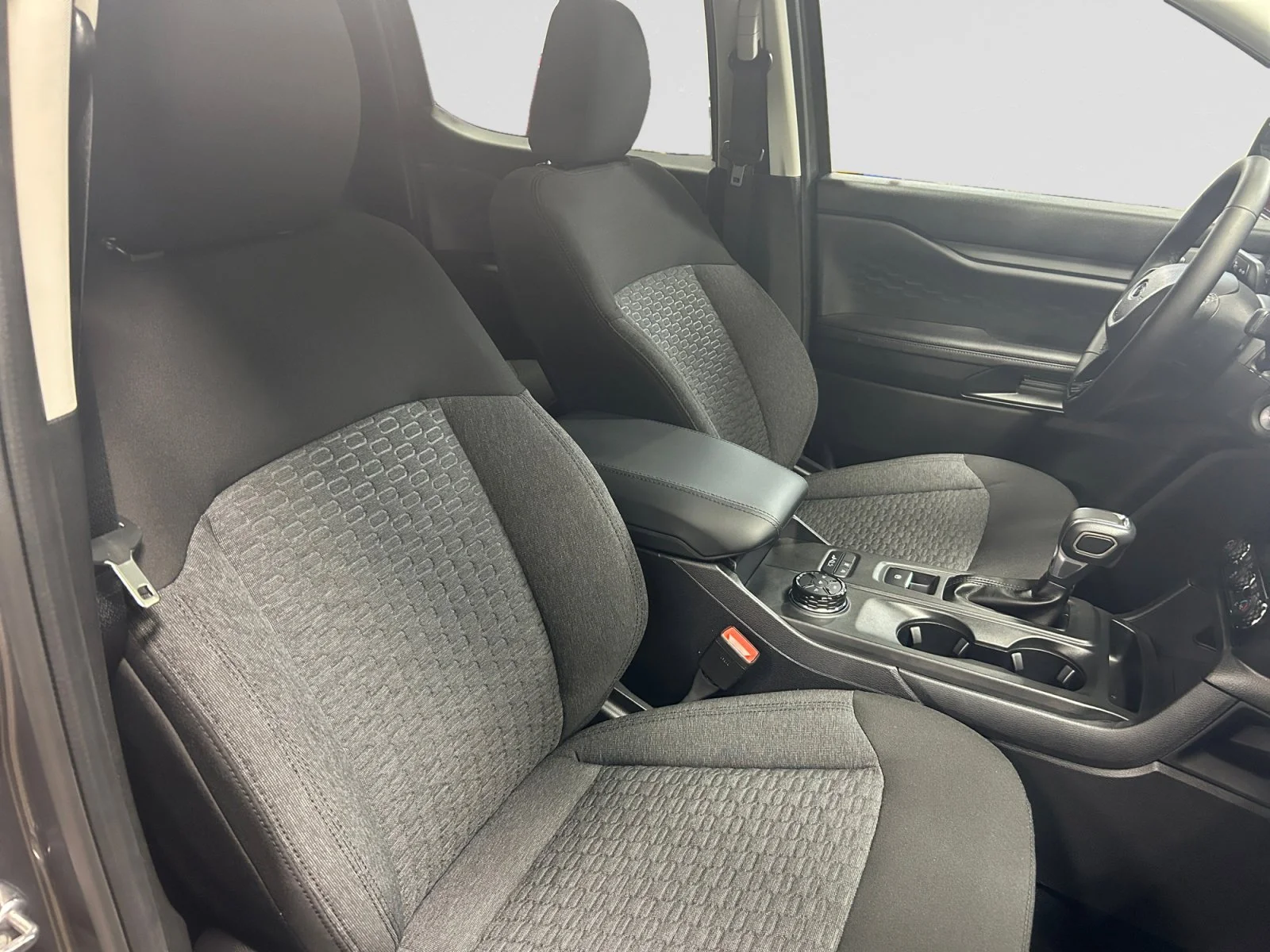 New 2026 Carbonized Grey Metallic Ford XLT image 11