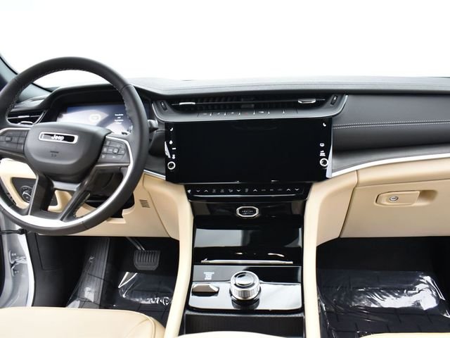 New 2026 Bright White Clear-Coat Exterior Paint Jeep Limited image 9