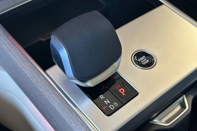 New 2026 Fuji White Land Rover SE image 20