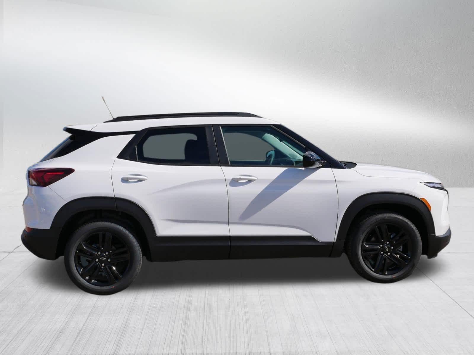 New 2026 Summit White Chevrolet LT image 6
