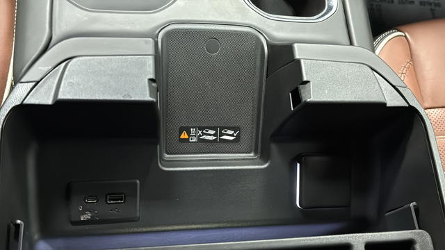 Used 2023 Onyx Black GMC Denali Ultimate image 37