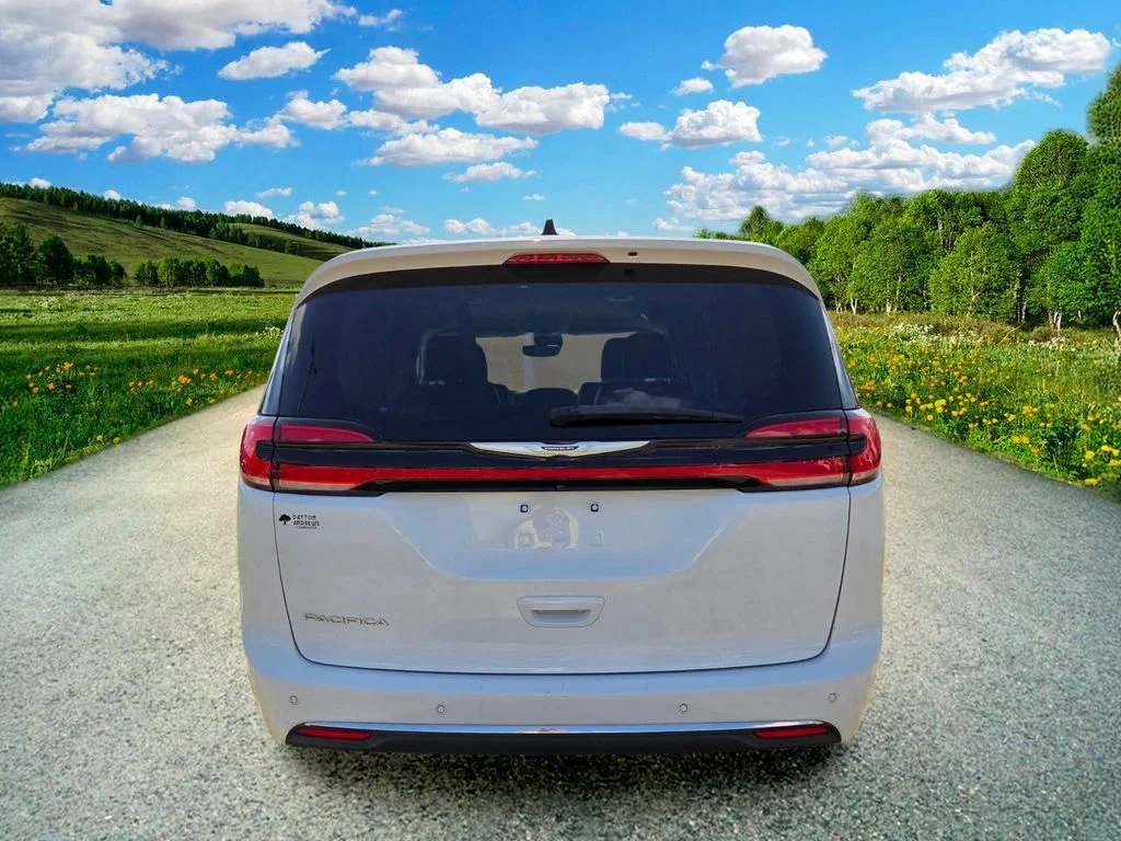 Used 2023 White Chrysler Touring L image 5