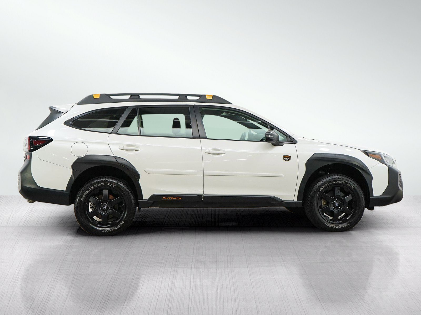Used 2024 Crystal White Pearl Subaru Wilderness image 6