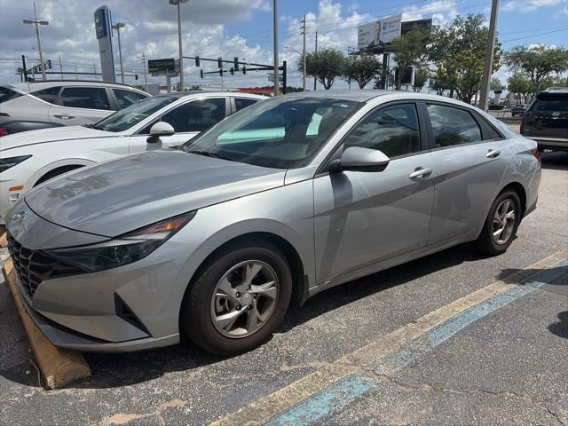 2023 Hyundai Elantra SE