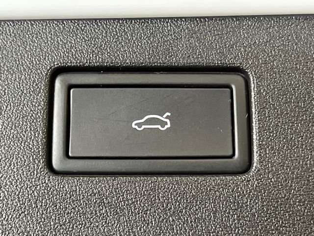 Certified Used 2025 White Volkswagen 2.0T SE image 6