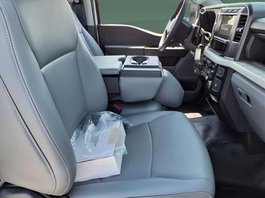 2024 Ford F-450 Super Duty Chassis Cab XL - Photo 11