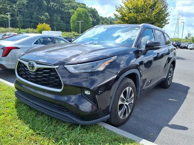 Used 2022 Brown Toyota XLE image 3