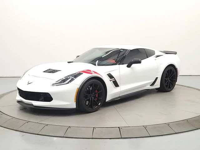 Used 2019 White Chevrolet Grand Sport image 3