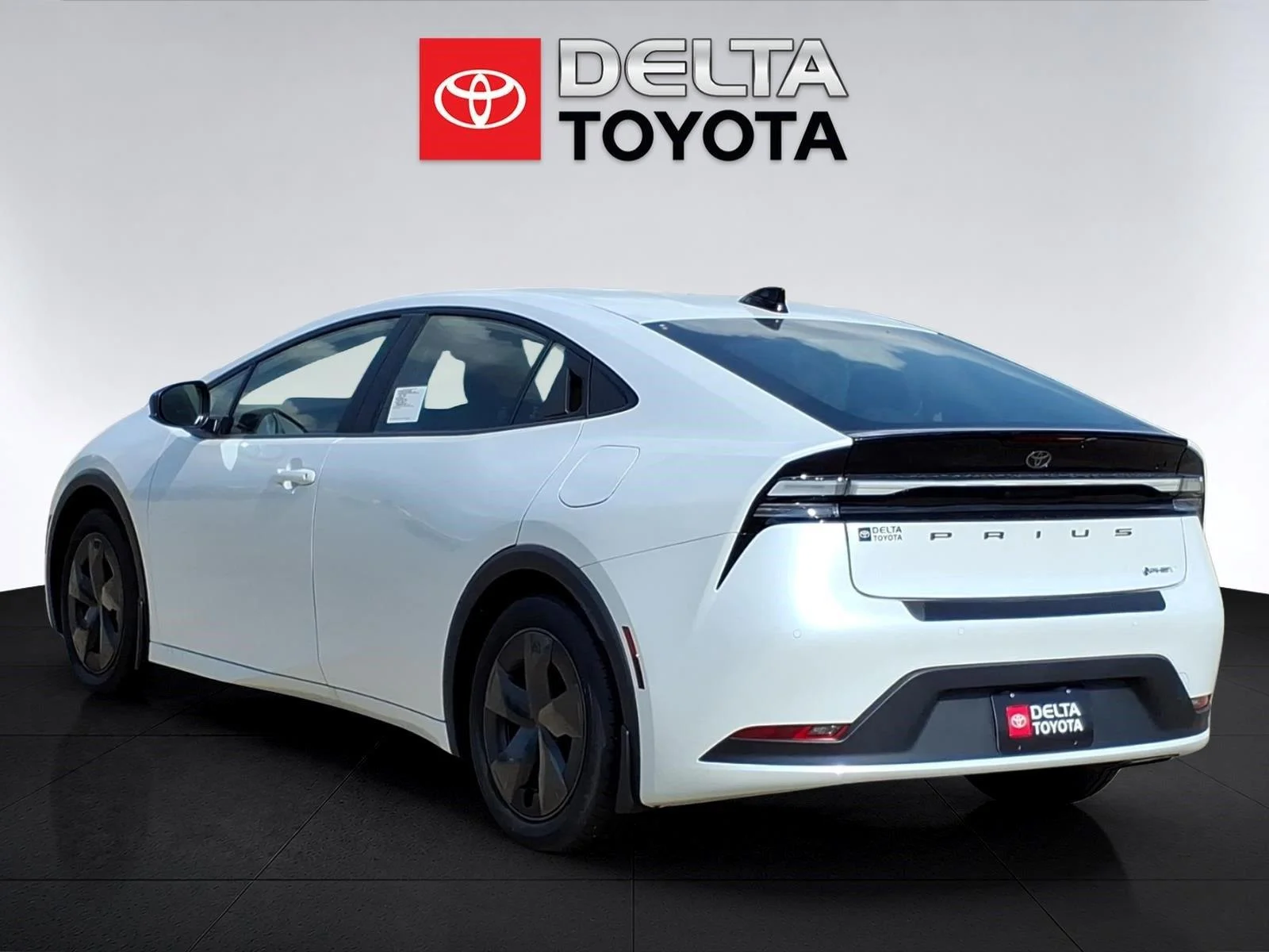 New 2026 WIND CHILL PEARL Toyota SE image 3
