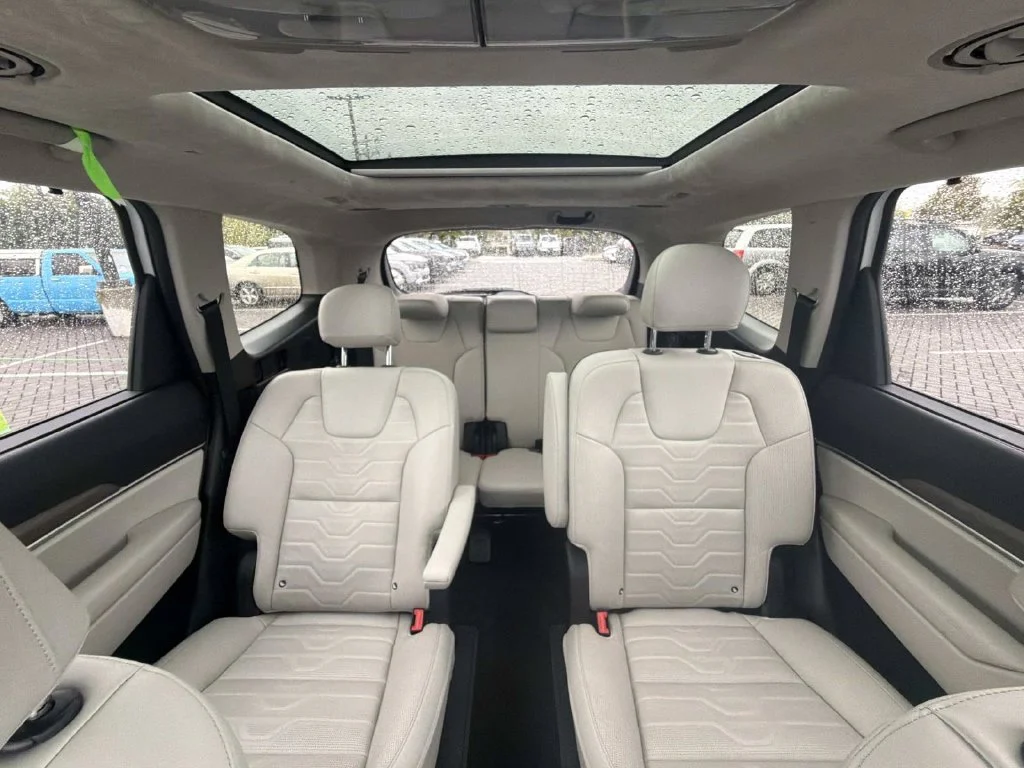 Used 2021 White Kia SX image 25