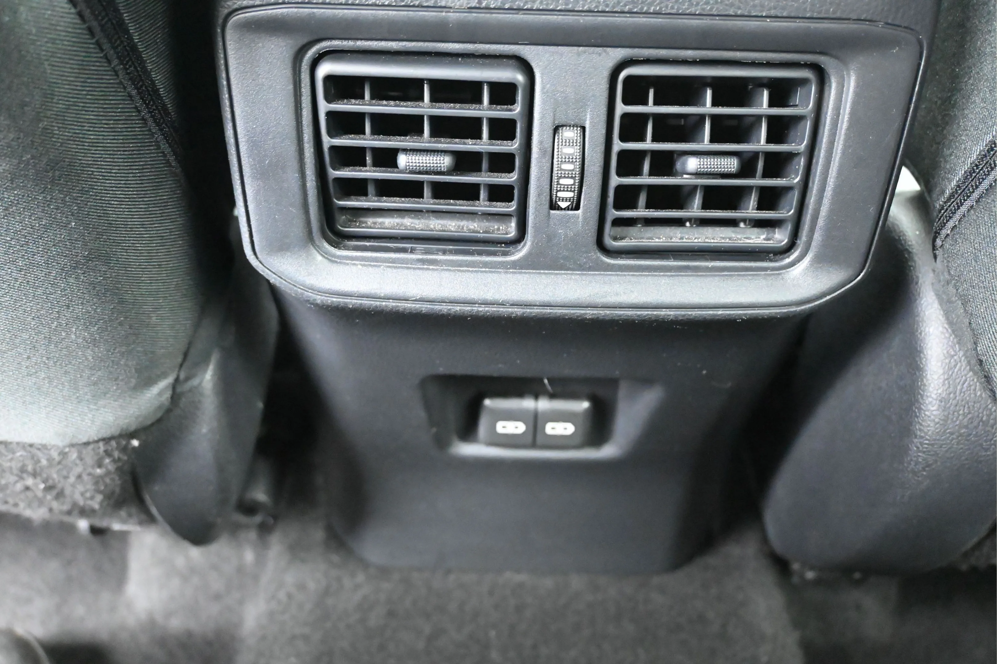 Used 2025 White Toyota XLE image 24