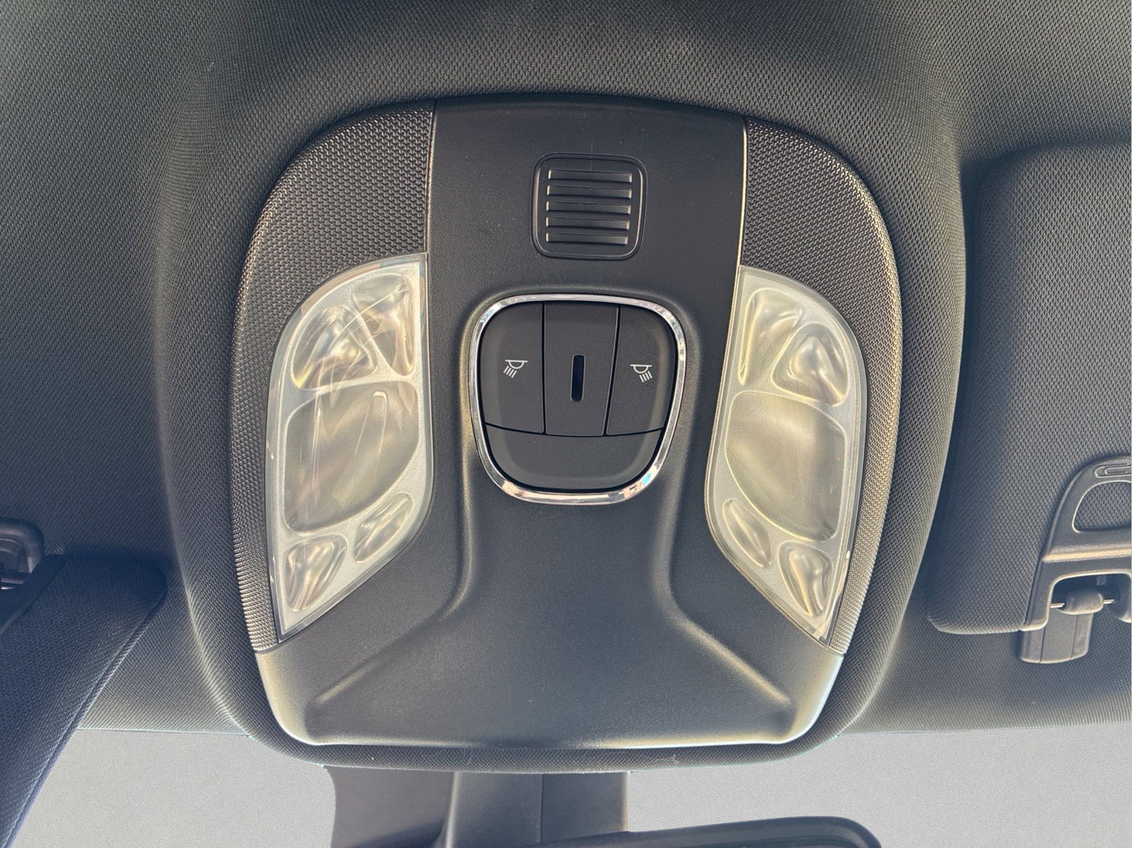 Used 2025 Silver Jeep Latitude image 30