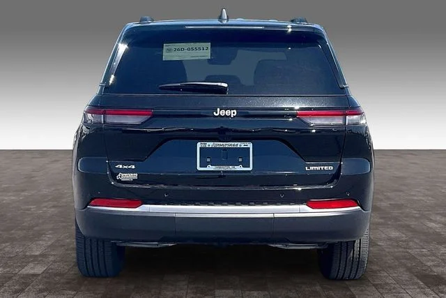 New 2026 Diamond Black Crystal Pearl-Coat Exterior Paint Jeep Limited image 4