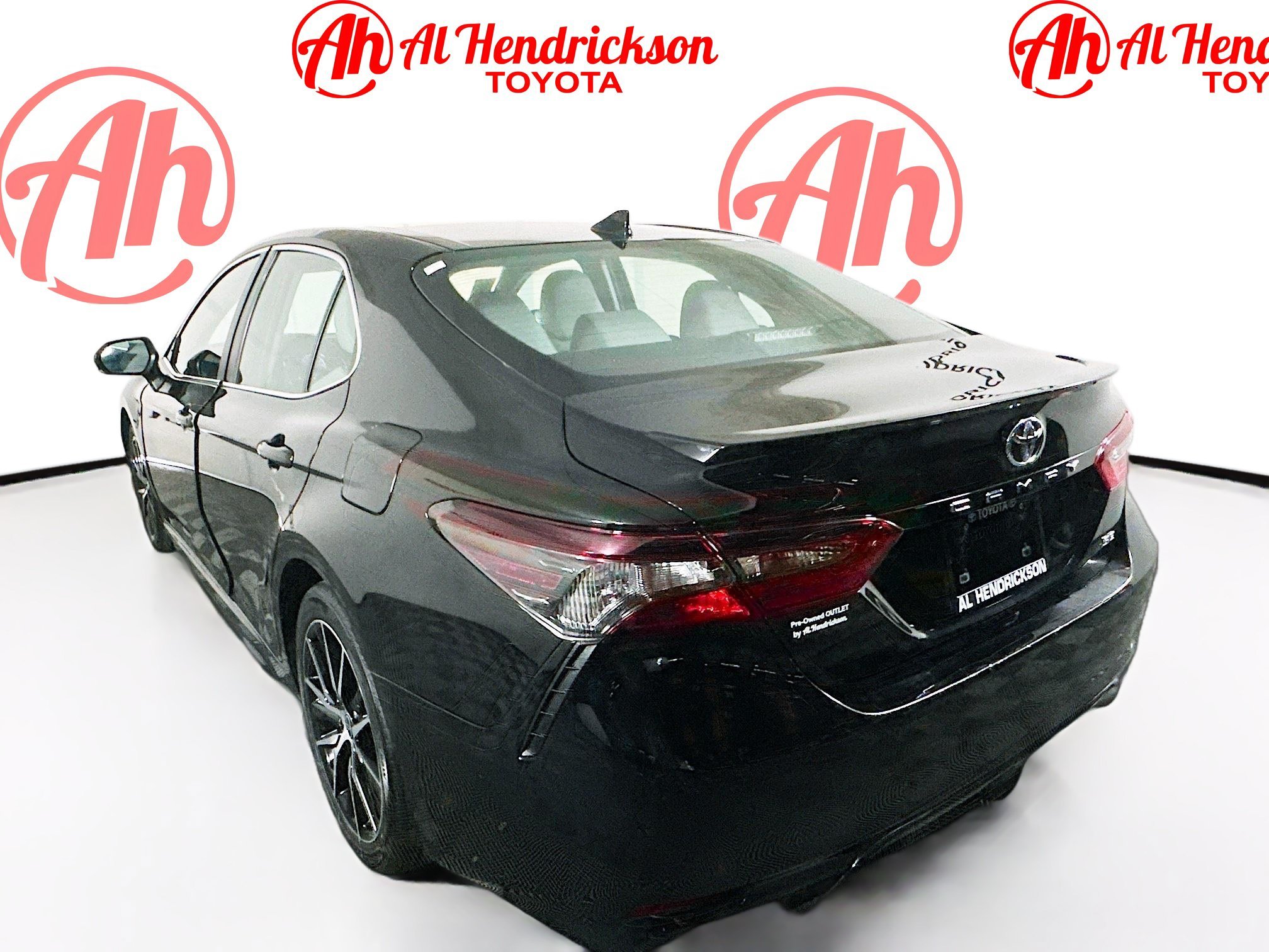 Used 2022 Midnight Black Metallic Toyota SE image 5