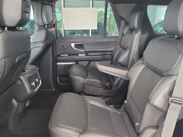 New 2027 Gray Metallic Ford Platinum image 15