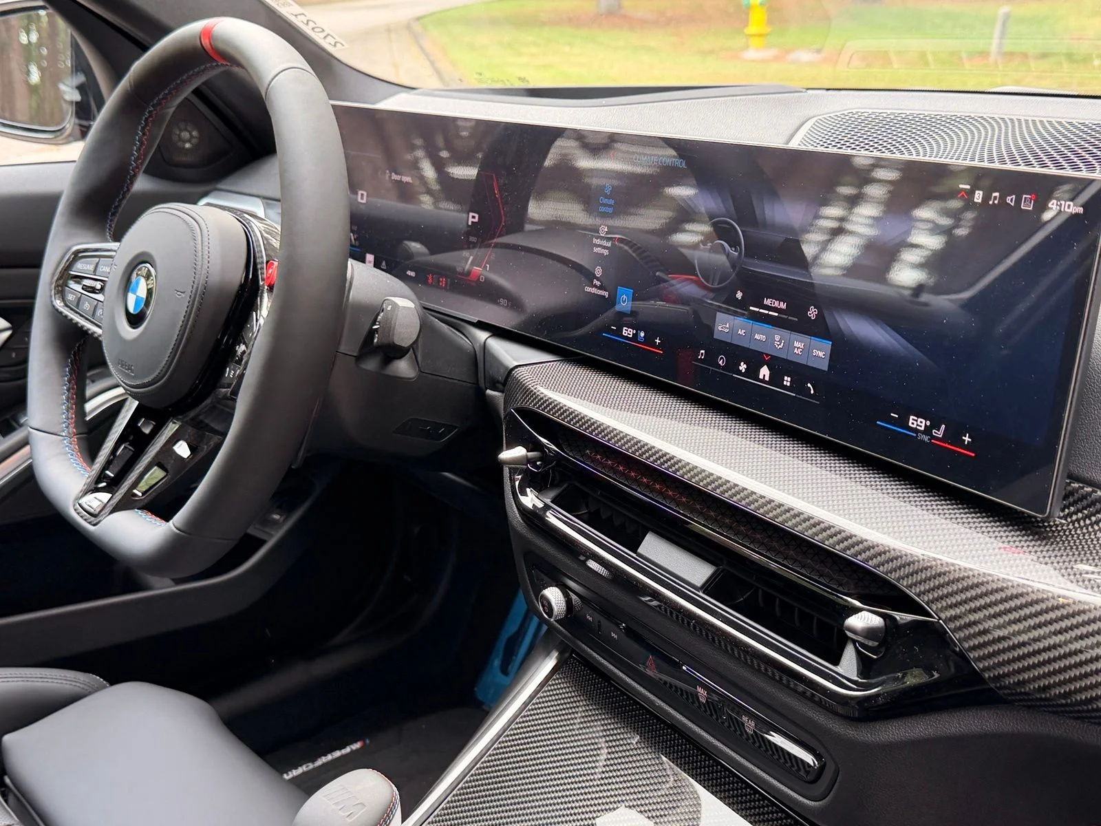 New 2027 Aventurin Red Metallic BMW Competition image 20